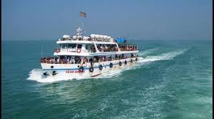 সেন্ট মার্টিনের উদ্দেশে পর্যটকবাহী জাহাজ